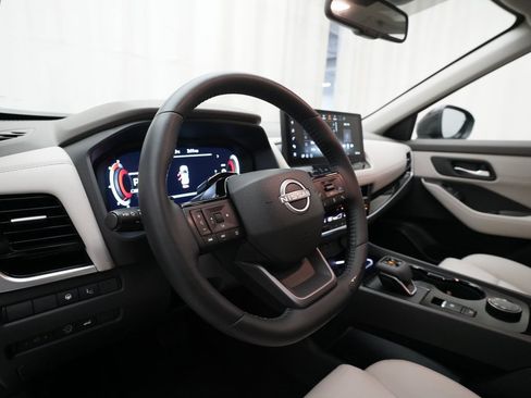 Certified 2025 Nissan Rogue SL w/ Tech Package image 8