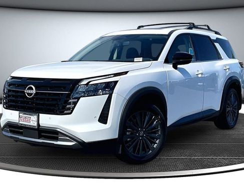 New 2026 Nissan Pathfinder SL image 2