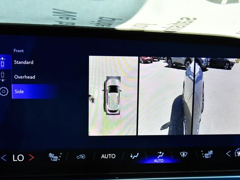 Used 2025 Chevrolet Equinox EV LT FWD image 25