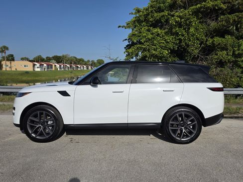 Used 2026 Land Rover Range Rover Sport SE AWD/4WD image 7