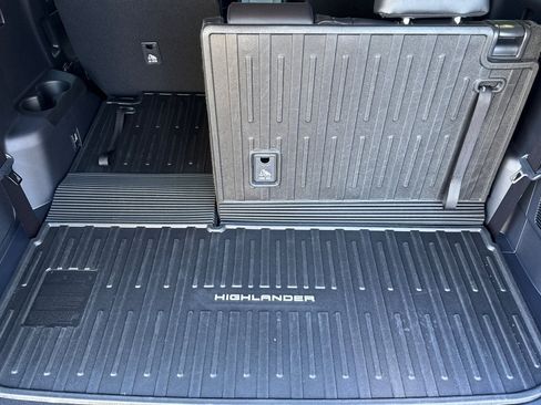New 2026 Toyota Highlander Limited AWD/4WD image 18