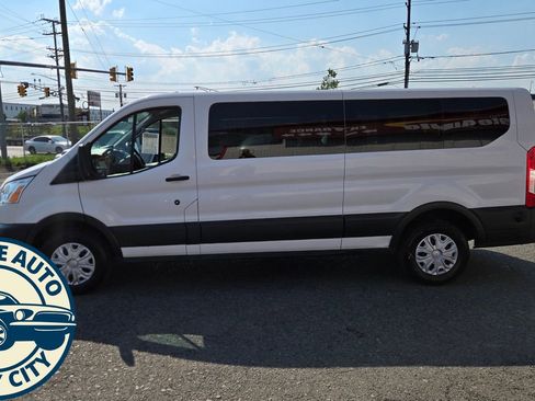 Used 2017 Ford Transit 350 XLT RWD image 4