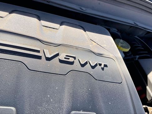 Used 2019 Jeep Cherokee Trailhawk w/ Cold Weather Group image 32