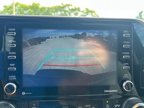 Used 2022 Toyota Highlander L FWD image 14