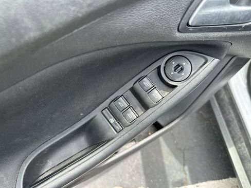 Used 2017 Ford Focus SE FWD image 18