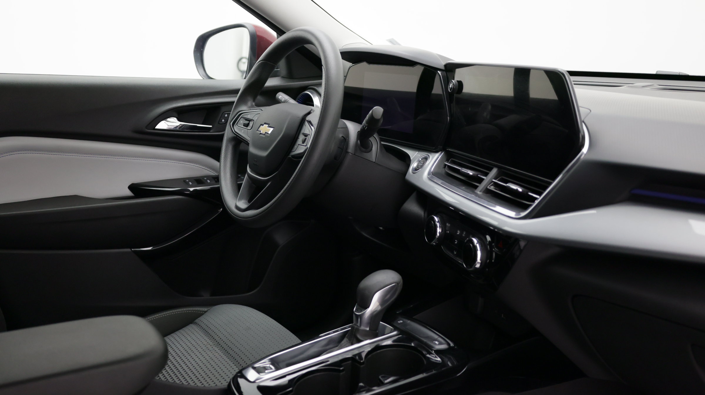 Used 2025 Chevrolet Trax LT FWD image 31