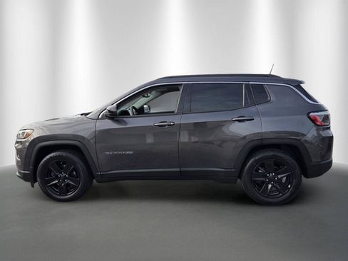 Used 2022 Jeep Compass Latitude FWD image 4