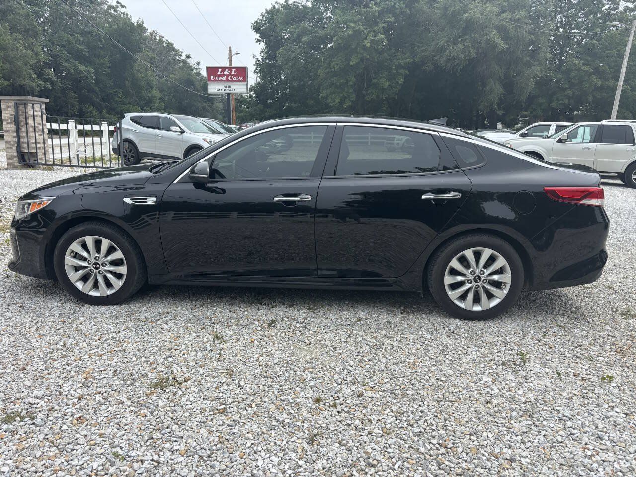 Used 2017 Kia Optima EX w/ Premium Package FWD image 3