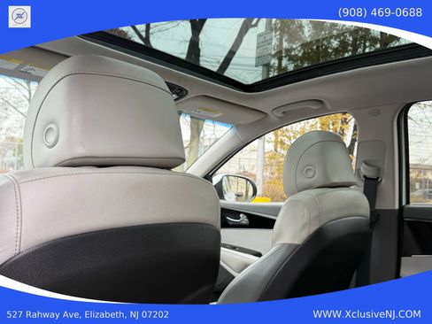 Used 2017 Kia Sorento SX image 29