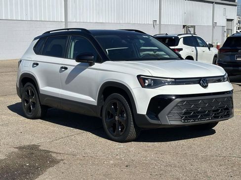 New 2025 Volkswagen Taos SE AWD/4WD image 5