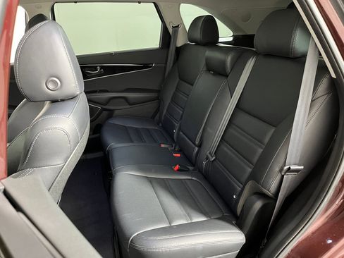 Used 2019 Kia Sorento SX image 12