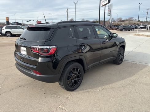 New 2026 Jeep Compass Latitude image 6