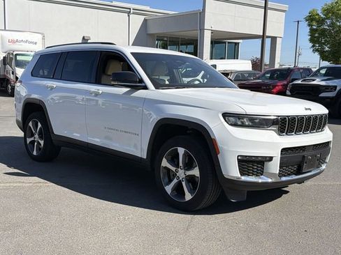 Used 2023 Jeep Grand Cherokee L Limited w/ Trailer Tow Group (B) AWD/4WD image 15