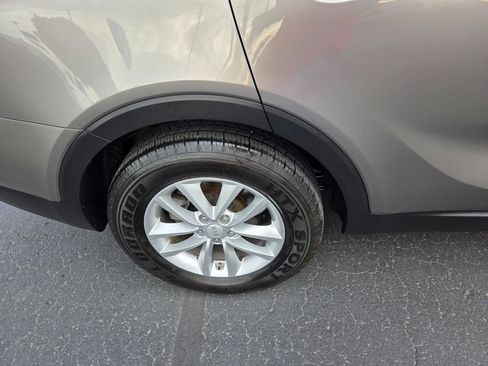 Used 2017 Kia Sorento AWD image 9