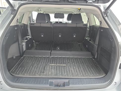 Used 2023 Toyota Highlander L image 13