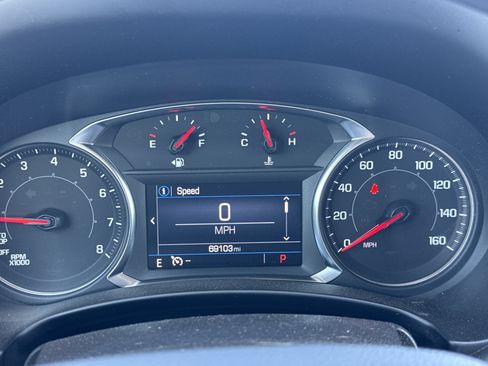 Used 2024 GMC Terrain SLE w/ Driver Convenience Package image 11