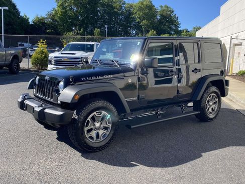 Used 2017 Jeep Wrangler Unlimited Rubicon w/ Connectivity Group AWD/4WD image 3