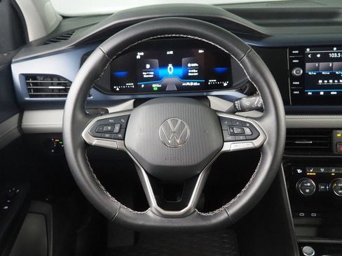 Used 2024 Volkswagen Taos SE image 17