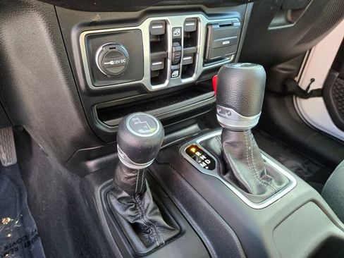 Used 2025 Jeep Wrangler Unlimited Sport AWD/4WD image 26