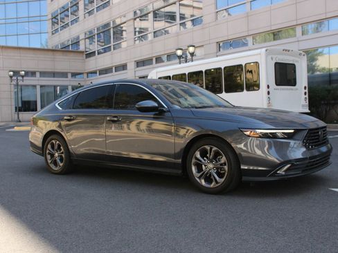 Used 2024 Honda Accord EX image 2