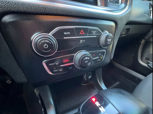 Used 2017 Dodge Charger SE RWD image 15