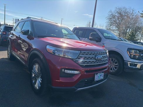 Used 2021 Ford Explorer Limited w/ Equipment Group 301A AWD/4WD image 3