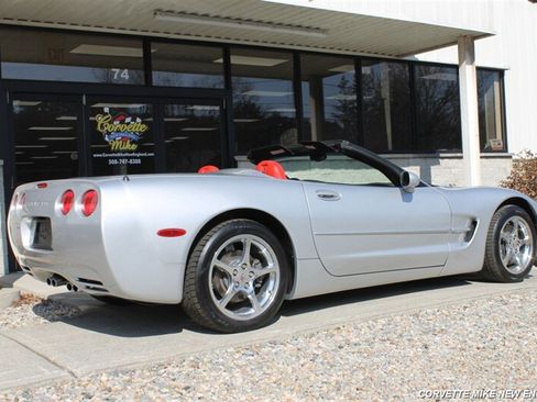Used 2001 Chevrolet Corvette Coupe w/ Preferred Equipment Group2 RWD image 24