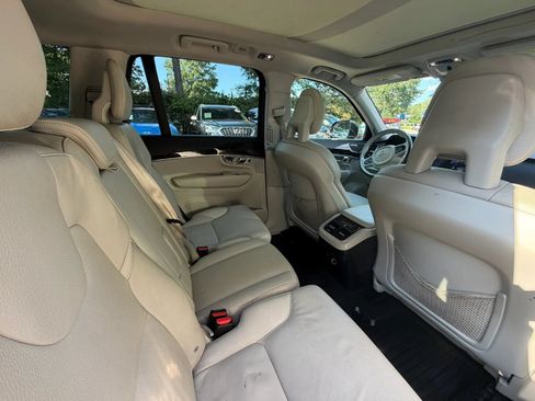 Used 2018 Volvo XC90 T6 Momentum w/ Convenience Package AWD/4WD image 14