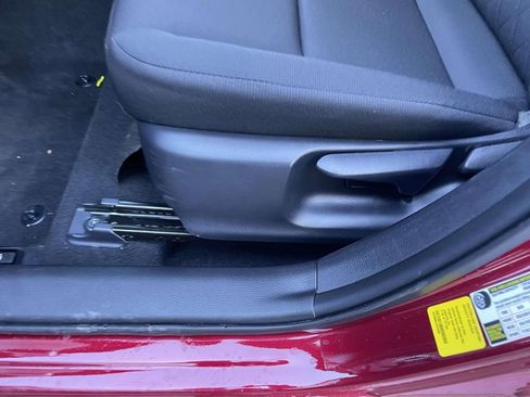 Used 2025 Toyota Corolla LE image 28