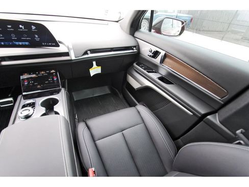 New 2026 Cadillac Vistiq Premium Luxury AWD/4WD image 10