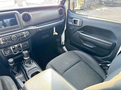 Used 2022 Jeep Gladiator Willys image 24