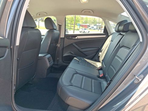 Used 2015 Volkswagen Passat 1.8T Limited Edition FWD image 10