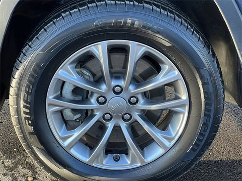 Certified 2021 Jeep Cherokee Latitude Lux w/ Comfort/Convenience Group image 7