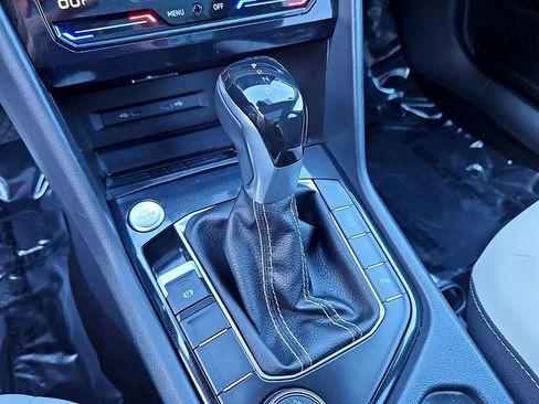 Certified 2025 Volkswagen Taos SE w/ Panoramic Sunroof Package image 16