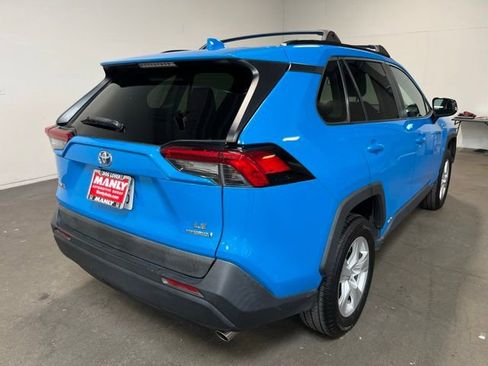 Used 2019 Toyota RAV4 LE w/ Carpet Mat Package AWD/4WD image 3