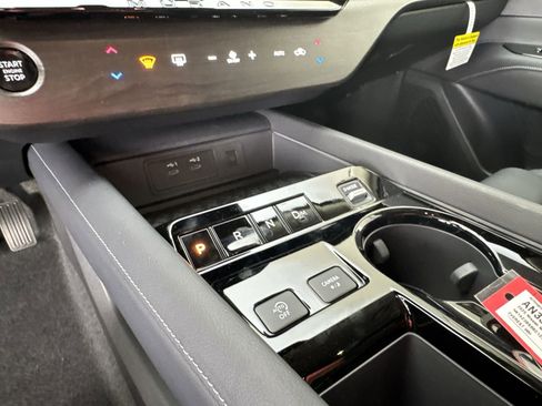 New 2025 Nissan Murano SV image 17