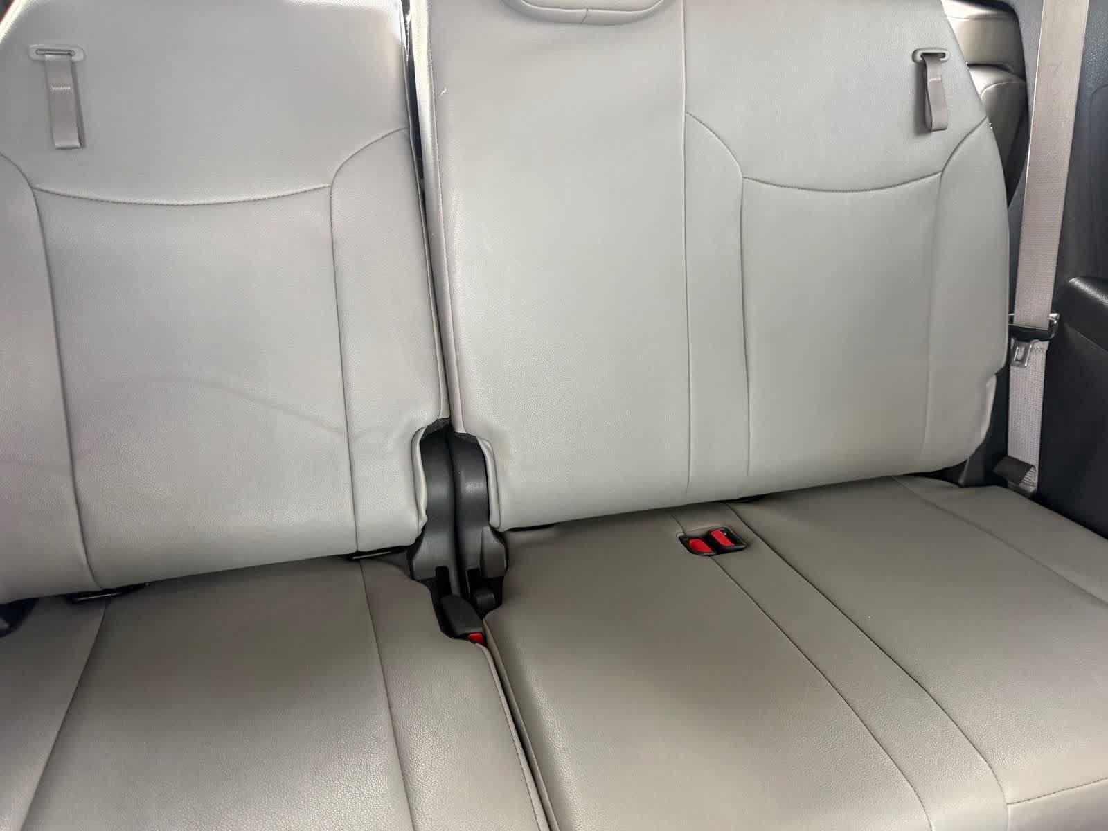 Used 2025 Toyota Sienna XLE FWD image 33