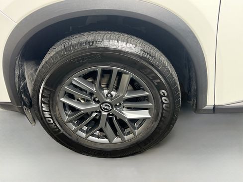 Used 2024 Nissan Rogue S FWD image 13