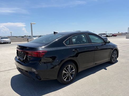 Used 2024 Kia Forte LXS FWD image 4