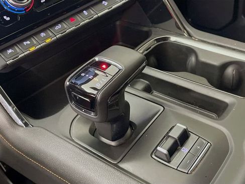 Used 2023 GMC Sierra 1500 AT4 w/ Technology Package AWD/4WD image 18