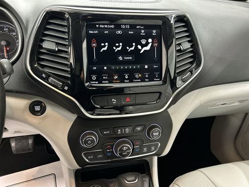 Used 2019 Jeep Cherokee Limited AWD/4WD image 17