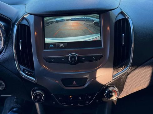 Used 2018 Chevrolet Cruze LT w/ Convenience Package image 13