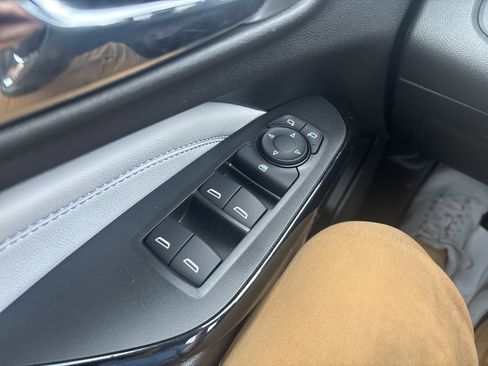 Used 2025 Chevrolet Trax LT w/ Driver Confidence Package image 17