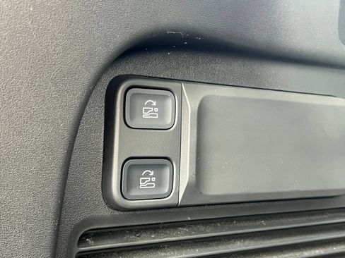 Used 2024 Rivian R1S Adventure AWD/4WD image 32