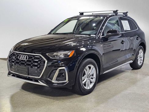 Used 2023 Audi Q5 2.0T Premium w/ Convenience Package image 3