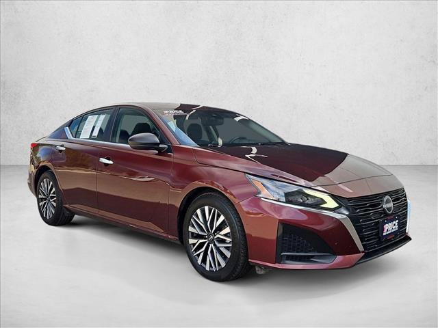 Used 2025 Nissan Altima 2.5 SV FWD image 3