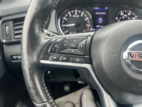 Used 2018 Nissan Rogue SL w/ Premium Package image 14