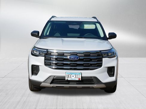 Used 2026 Ford Explorer Active AWD/4WD image 2