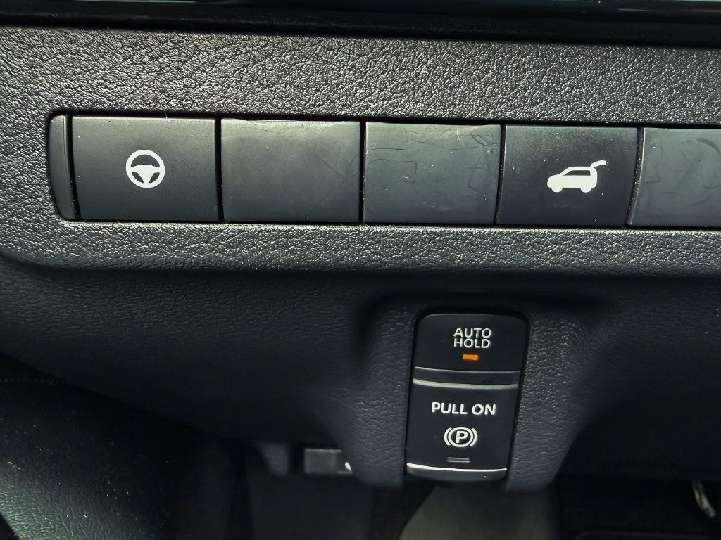 Used 2025 Nissan Murano SV AWD/4WD image 17