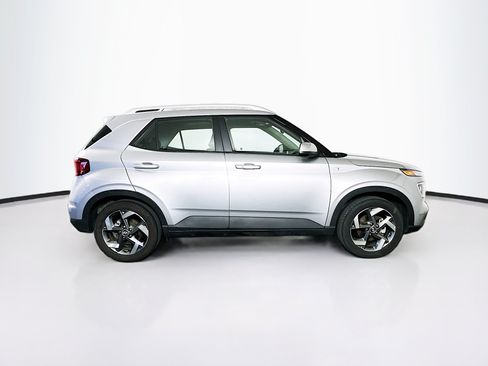 Used 2025 Hyundai Venue SEL FWD image 10